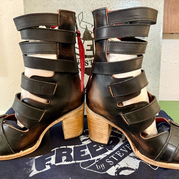 Freebird by Steven Bond Black Distressed Sandal - Picture 3 of 7